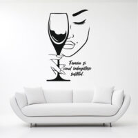 Sticker-perete-silueta-Pahar-vin-cu-chip-Femeie-Citat.jpg