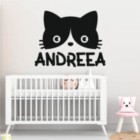 Sticker perete siluetă - Pisică Chip - Nume copil